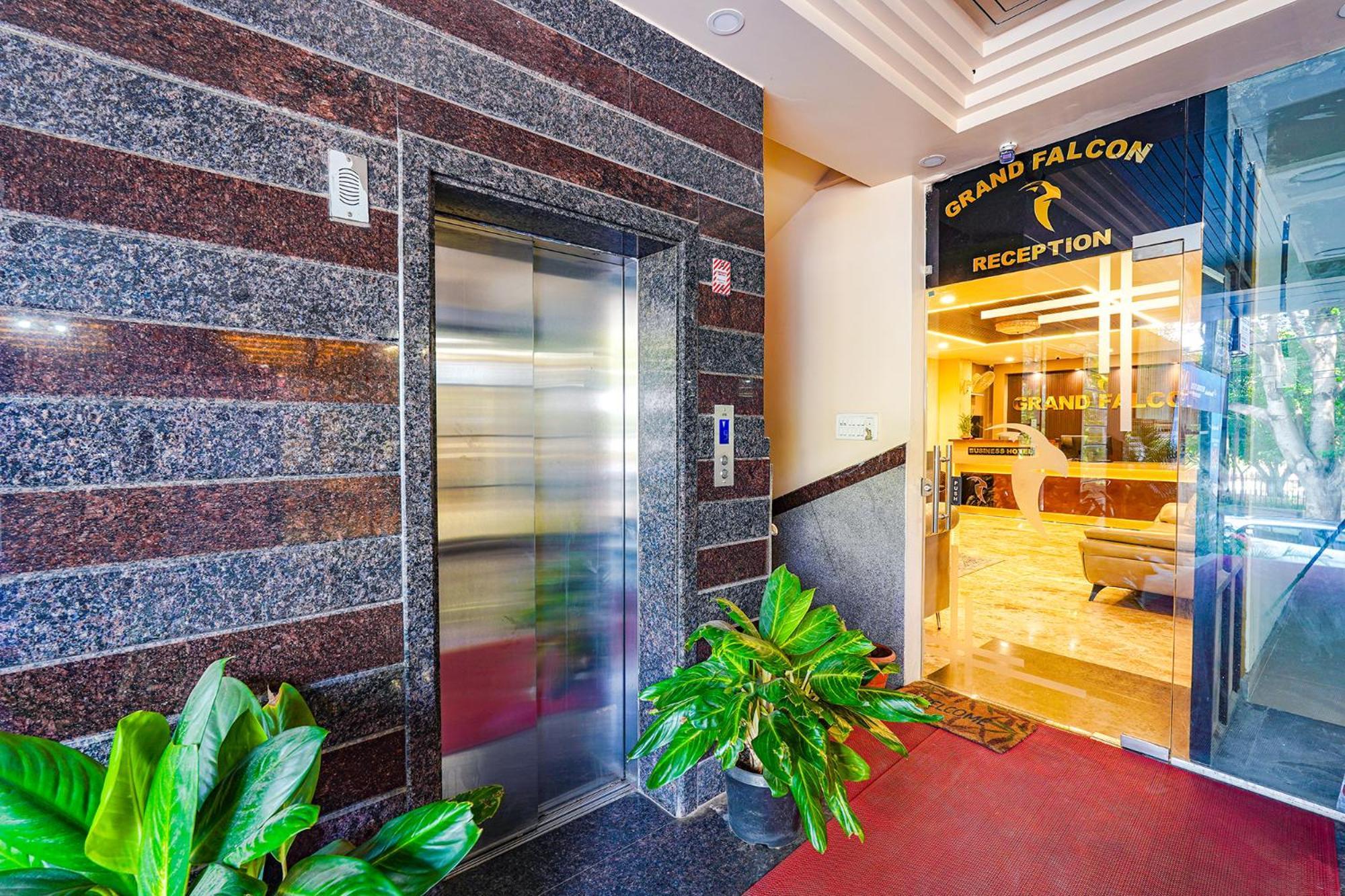 Fabhotel Grand Falcon 班加罗尔 外观 照片