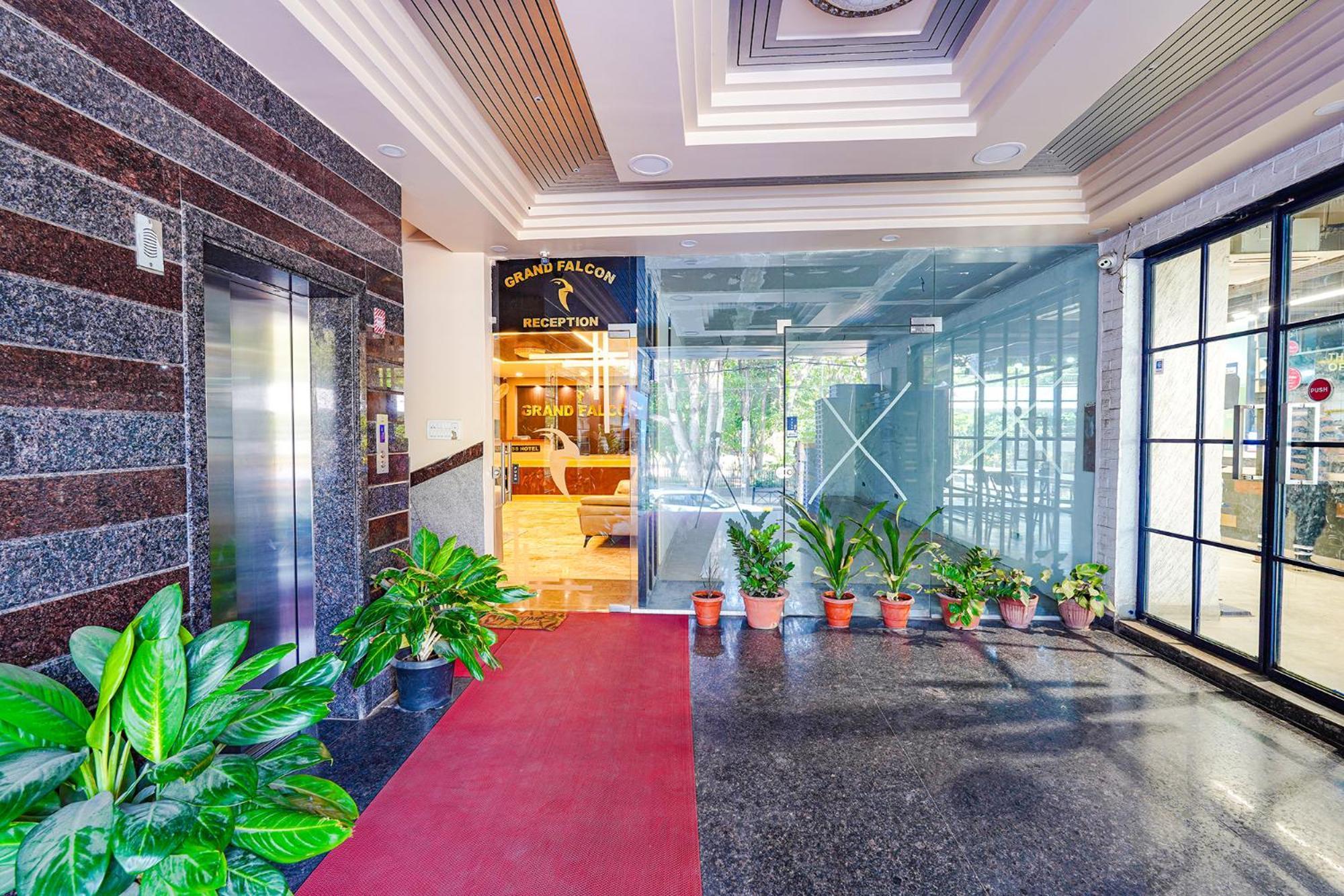 Fabhotel Grand Falcon 班加罗尔 外观 照片